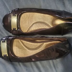 Ladies Bass Brown patent flats size 8